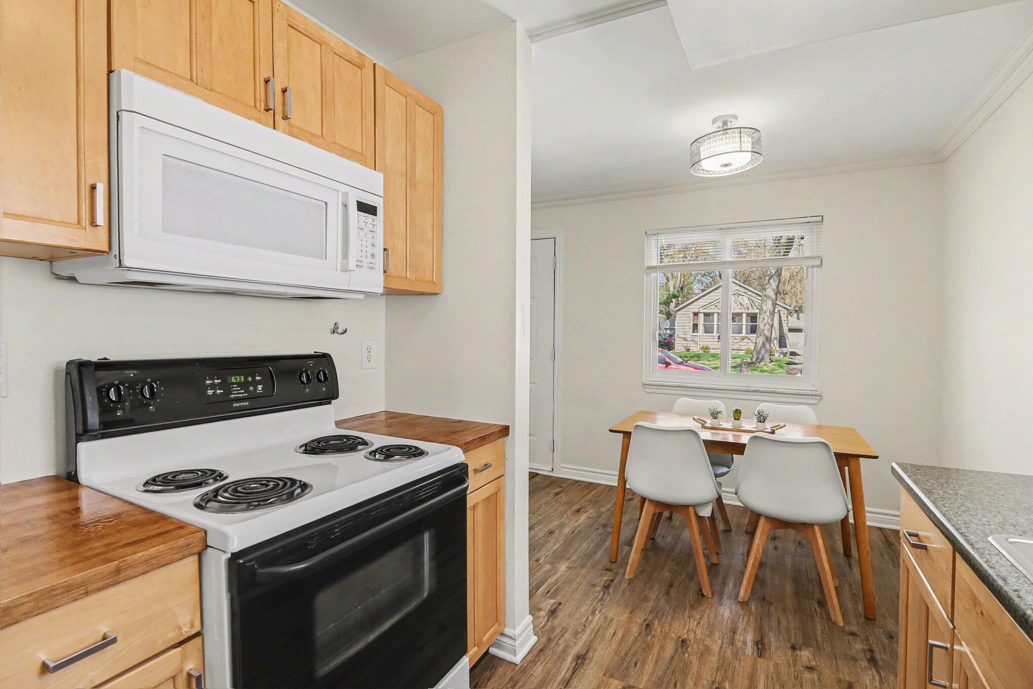 2189 Ridgemont Road Grosse Pointe Woods, MI 48236 - Photo 12 of 36 016_file_8914