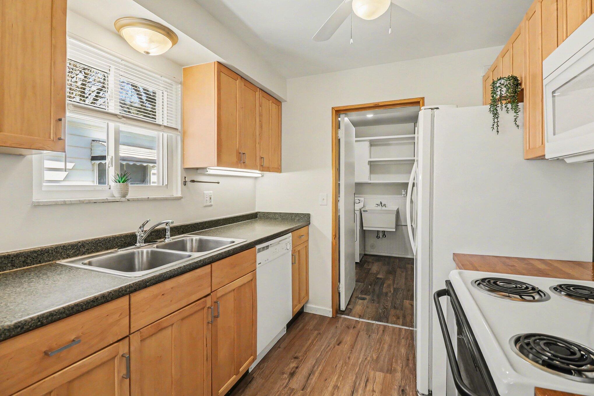2189 Ridgemont Road Grosse Pointe Woods, MI 48236 - Photo 13 of 36 017_file_8653