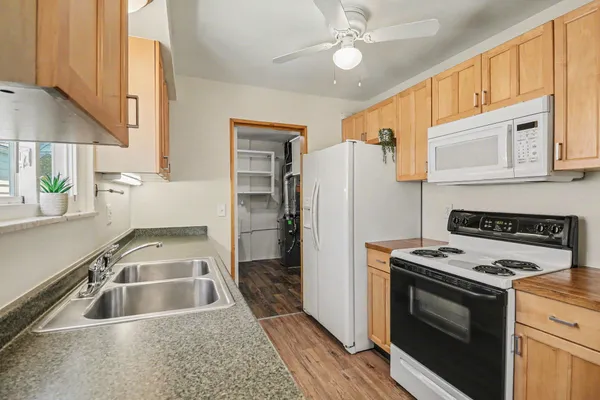 $199,900 | 2189 Ridgemont Road, Grosse Pointe Woods, MI 48236