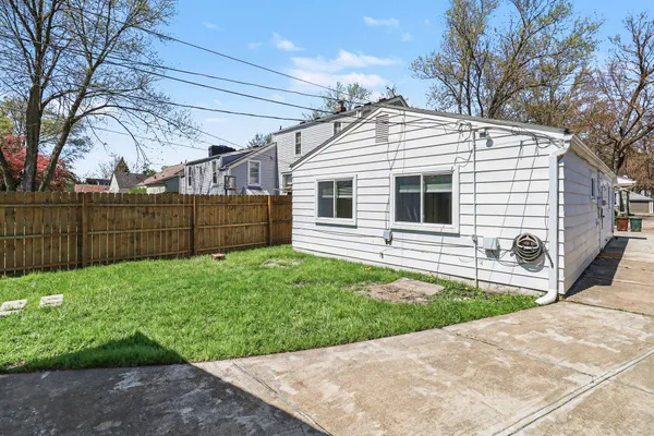 $199,900 | 2189 Ridgemont Road, Grosse Pointe Woods, MI 48236