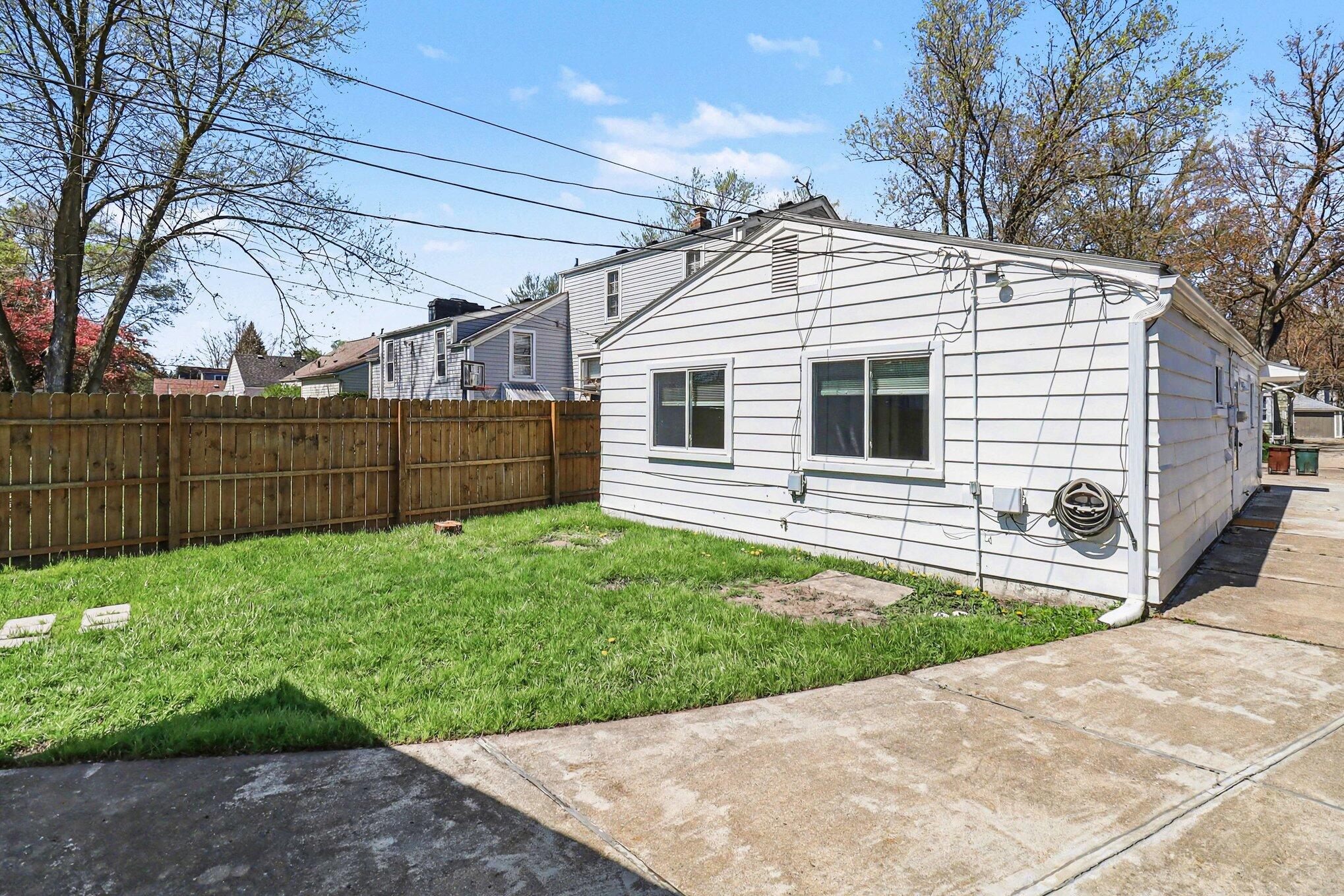 2189 Ridgemont Road Grosse Pointe Woods, MI 48236 - Photo 29 of 36 029_file_4962