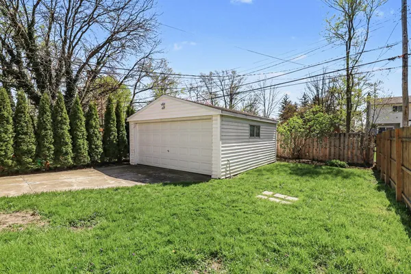$199,900 | 2189 Ridgemont Road, Grosse Pointe Woods, MI 48236