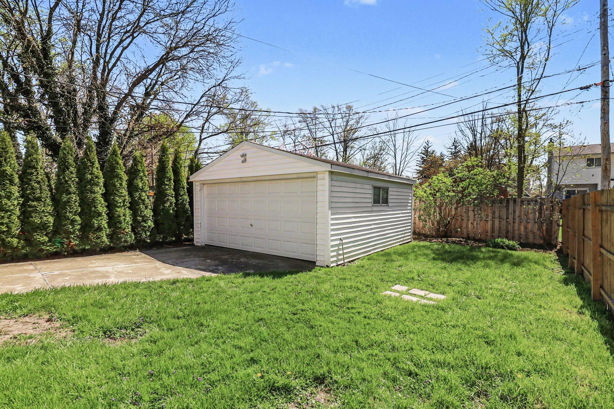 2189 Ridgemont Road Grosse Pointe Woods, MI 48236 - Photo 30 of 36 030_file_5935