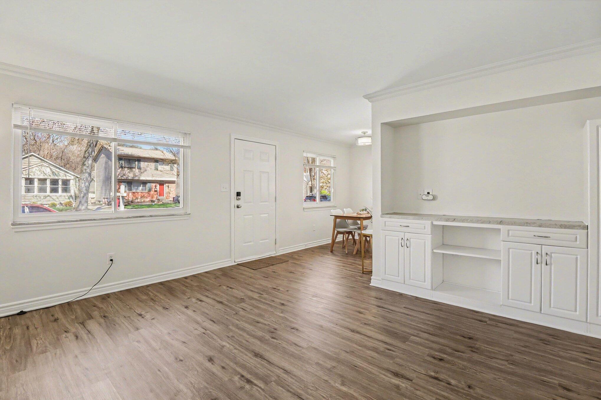 2189 Ridgemont Road Grosse Pointe Woods, MI 48236 - Photo 6 of 36 010_file_1679