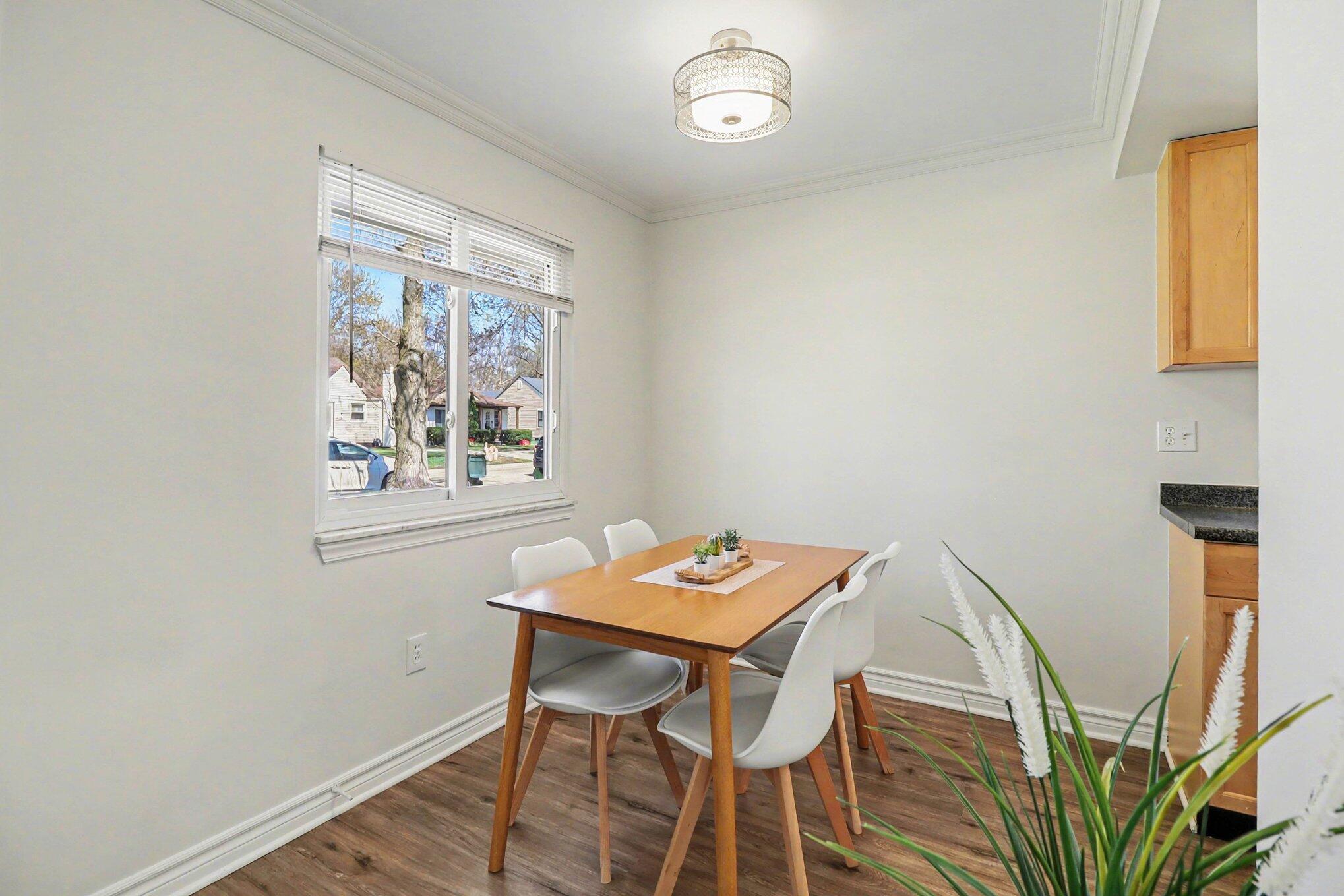 2189 Ridgemont Road Grosse Pointe Woods, MI 48236 - Photo 9 of 36 013_file_2393