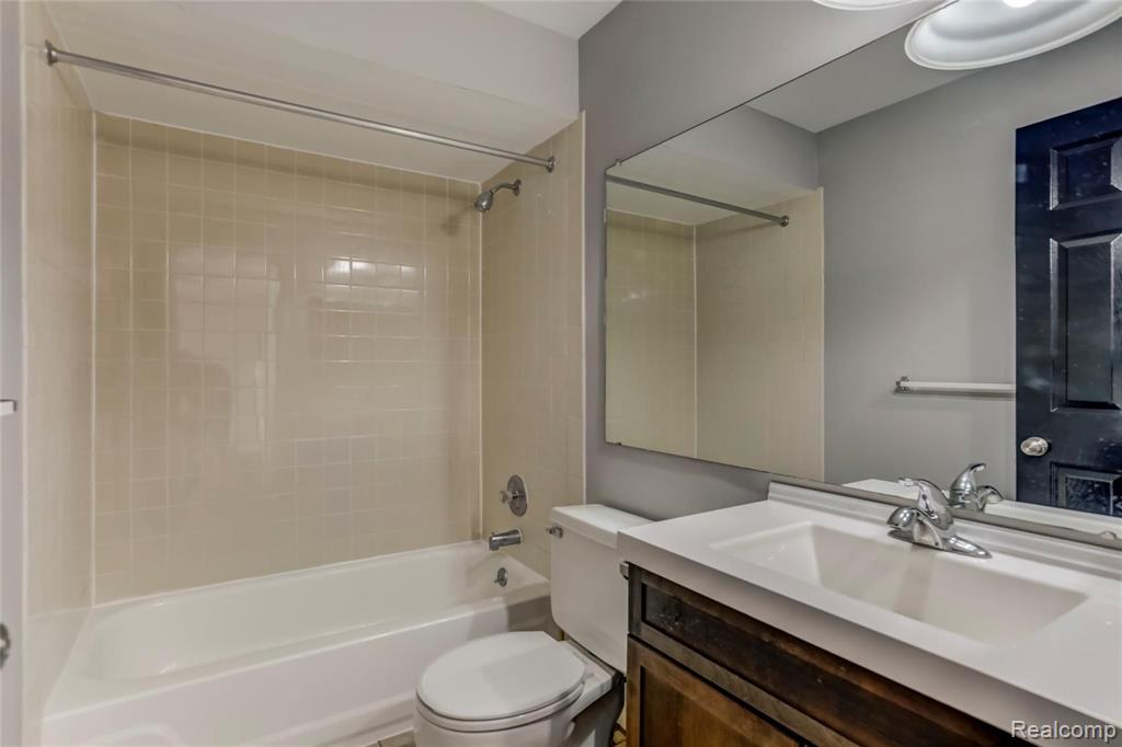 2173 Decker Road, Unit 46 Walled Lake, MI 48390 - Photo 12 of 14