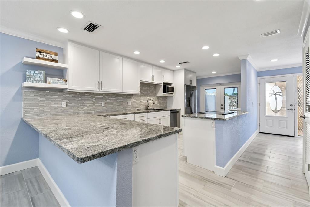 334 Boca Ciega Point Boulevard, Unit 606 St. Petersburg, FL 33708 - Photo 5 of 57