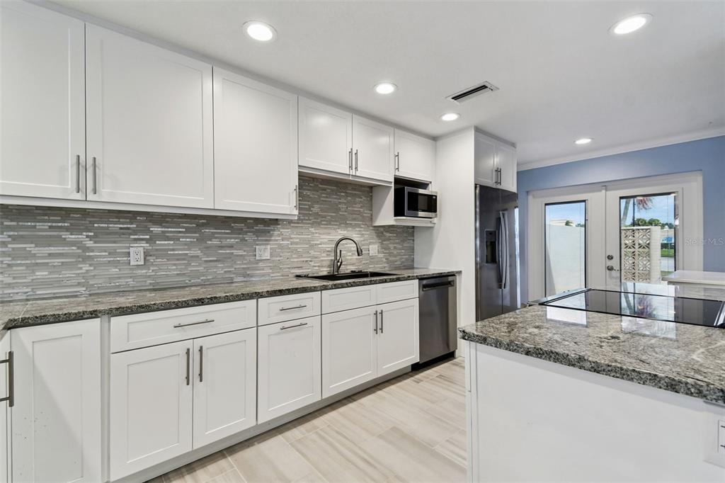 334 Boca Ciega Point Boulevard, Unit 606 St. Petersburg, FL 33708 - Photo 6 of 57