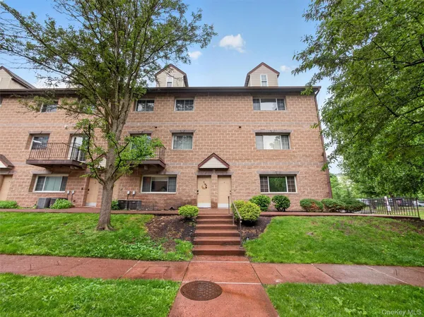 $369,999 | 8 Klint Court, Nanuet, NY 10954