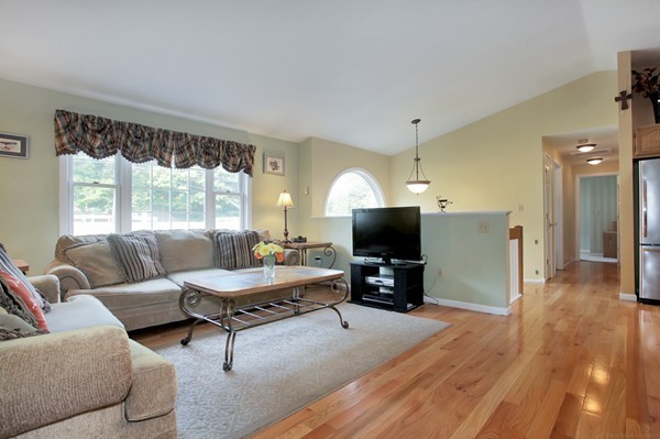 363 Thompson Road Webster, MA 01570 - Photo 13 of 30