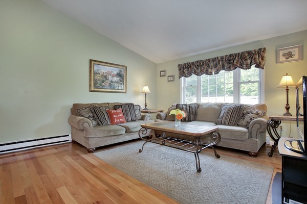 363 Thompson Road Webster, MA 01570 - Photo 14 of 30
