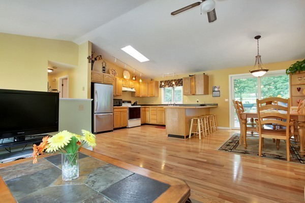 363 Thompson Road Webster, MA 01570 - Photo 15 of 30