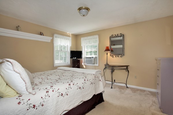 363 Thompson Road Webster, MA 01570 - Photo 18 of 30