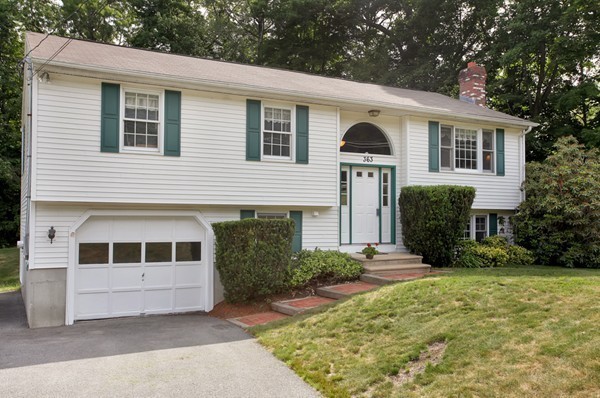 363 Thompson Road Webster, MA 01570 - Photo 2 of 30