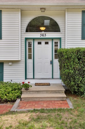 363 Thompson Road Webster, MA 01570 - Photo 3 of 30
