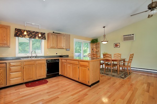 363 Thompson Road Webster, MA 01570 - Photo 4 of 30
