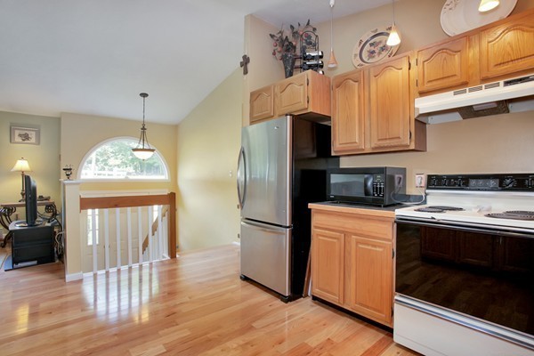 363 Thompson Road Webster, MA 01570 - Photo 6 of 30