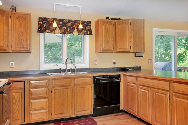 363 Thompson Road Webster, MA 01570 - Photo 7 of 30