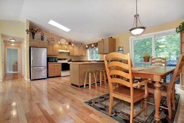 363 Thompson Road Webster, MA 01570 - Photo 8 of 30
