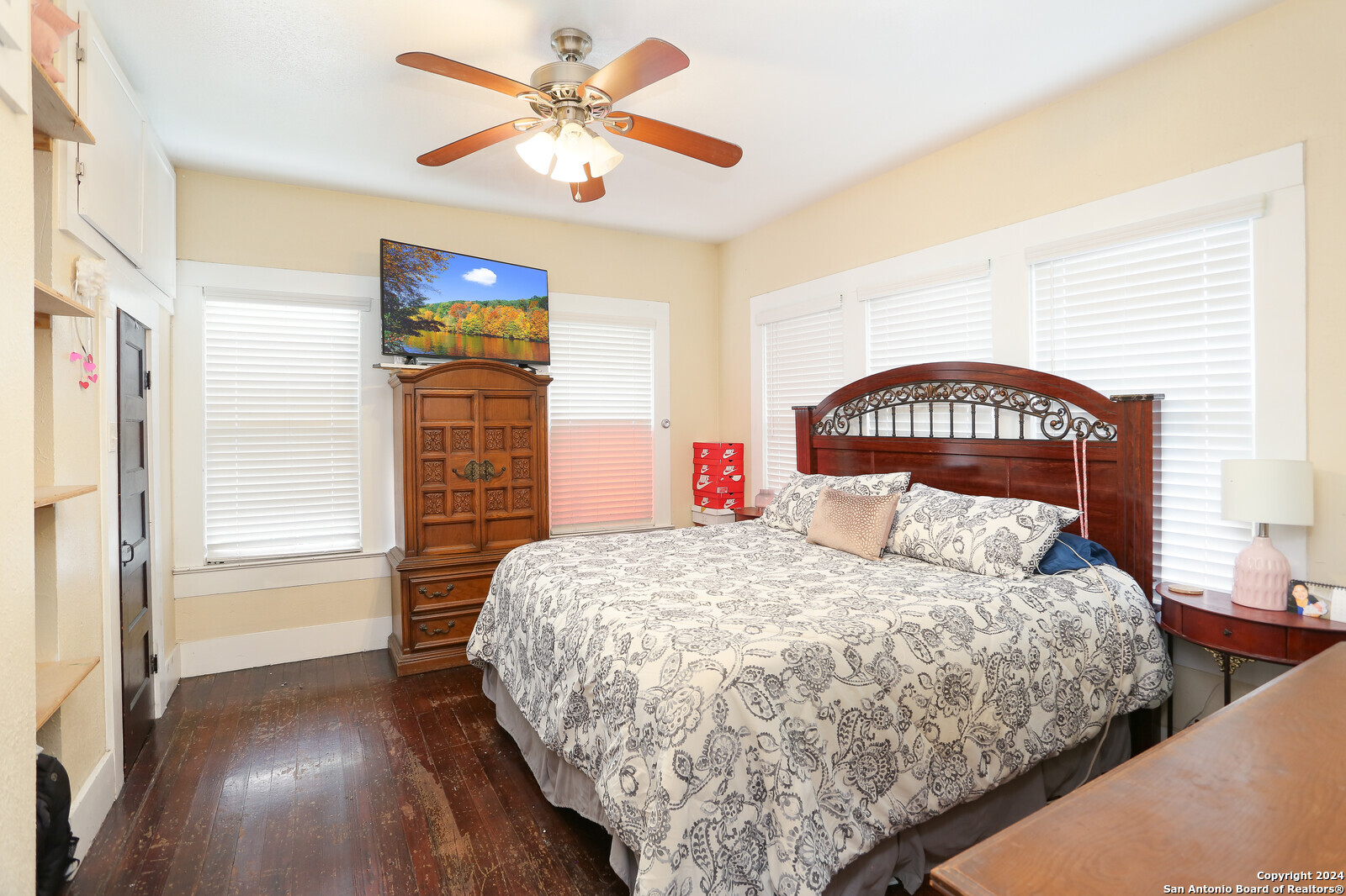511 Devine Street San Antonio, TX 78210 - Photo 12 of 28 a bedroom with a bed and a window
