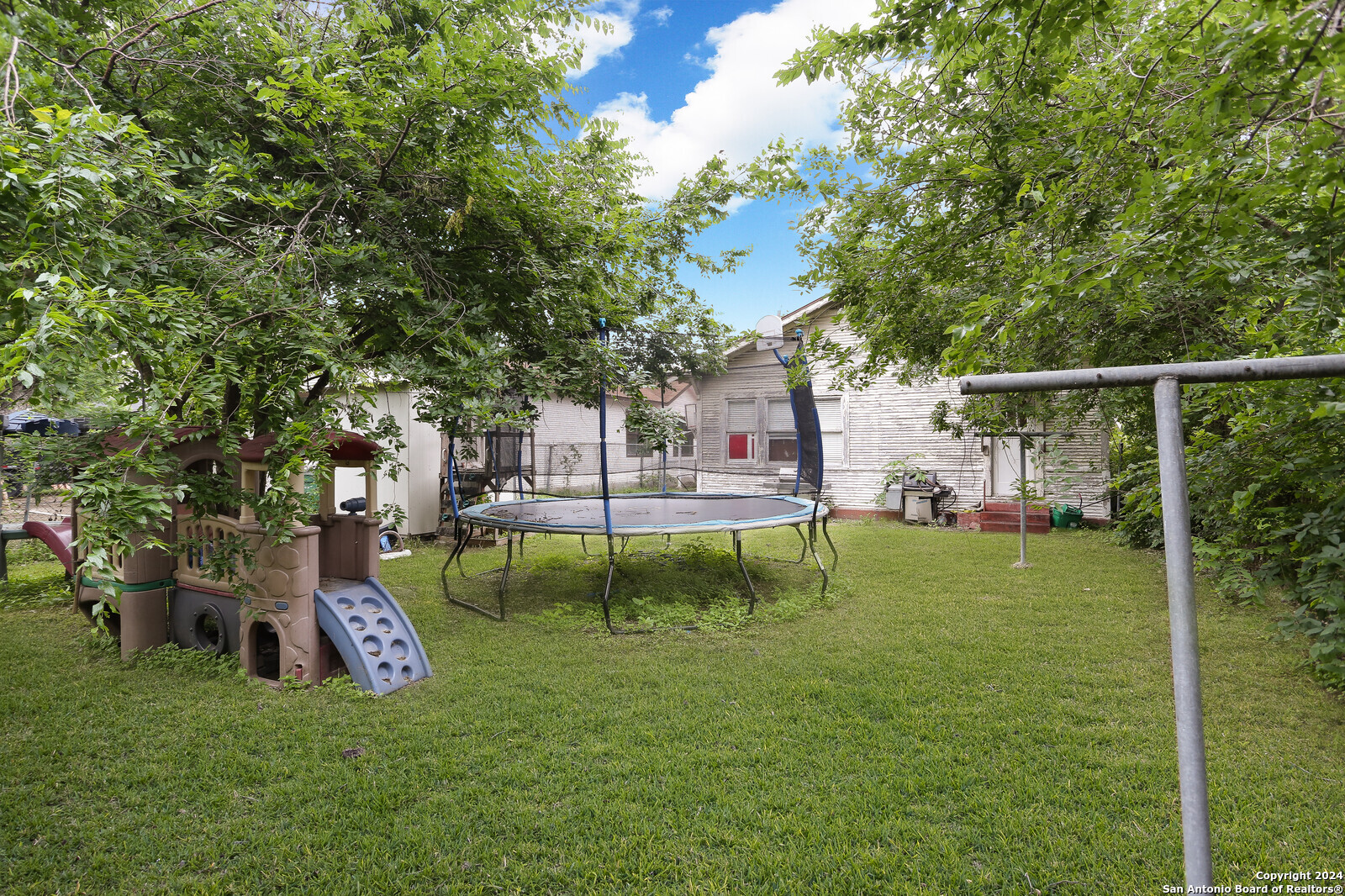 511 Devine Street San Antonio, TX 78210 - Photo 18 of 28 a view of a park