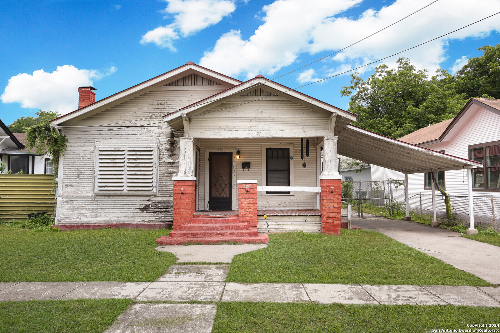 511 Devine Street San Antonio, TX 78210 - Photo 2 of 28 a front view of a house with a yard