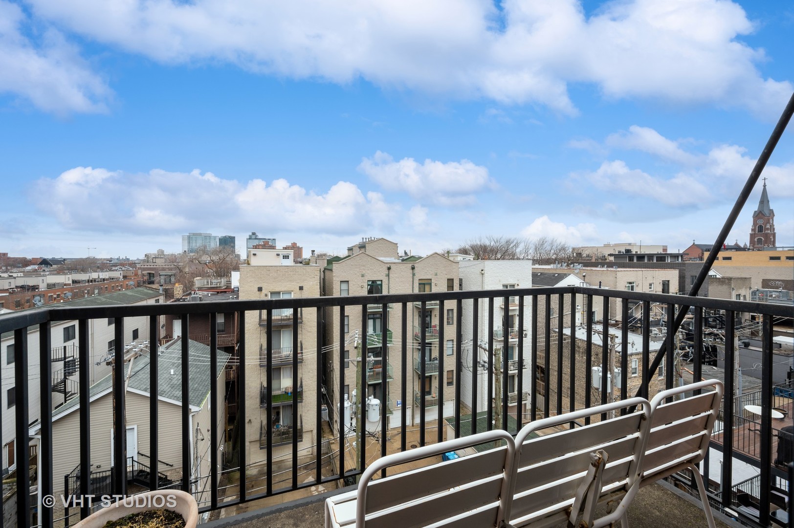 1508 North Sedgwick Street, Unit 5N Chicago, IL 60610 - Photo 15 of 20 a view of a balcony with city view