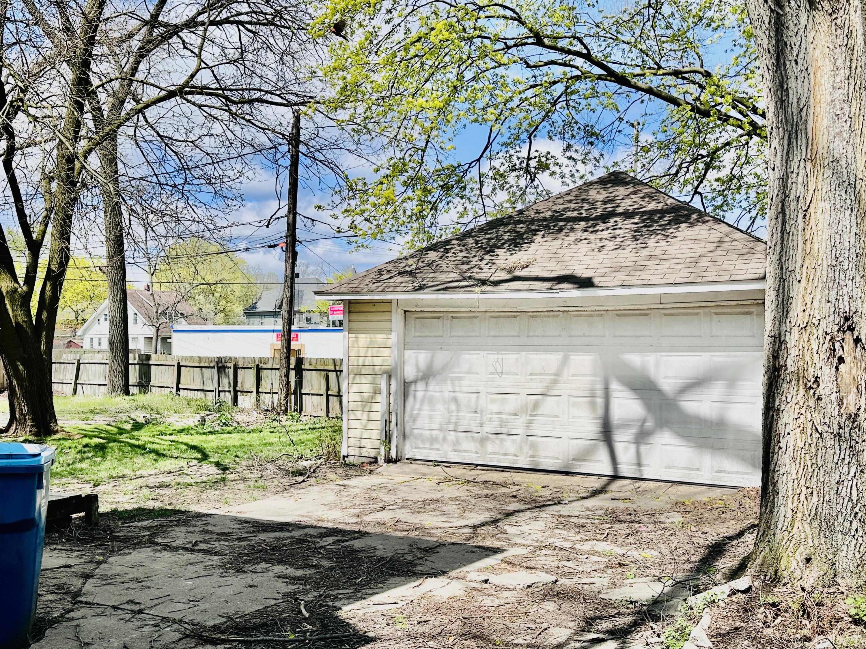 823 Reed Street Kalamazoo, MI 49001 - Photo 3 of 25 A5C4A2B6-43FC-4D8D-9EBB-C4F42BA4794B