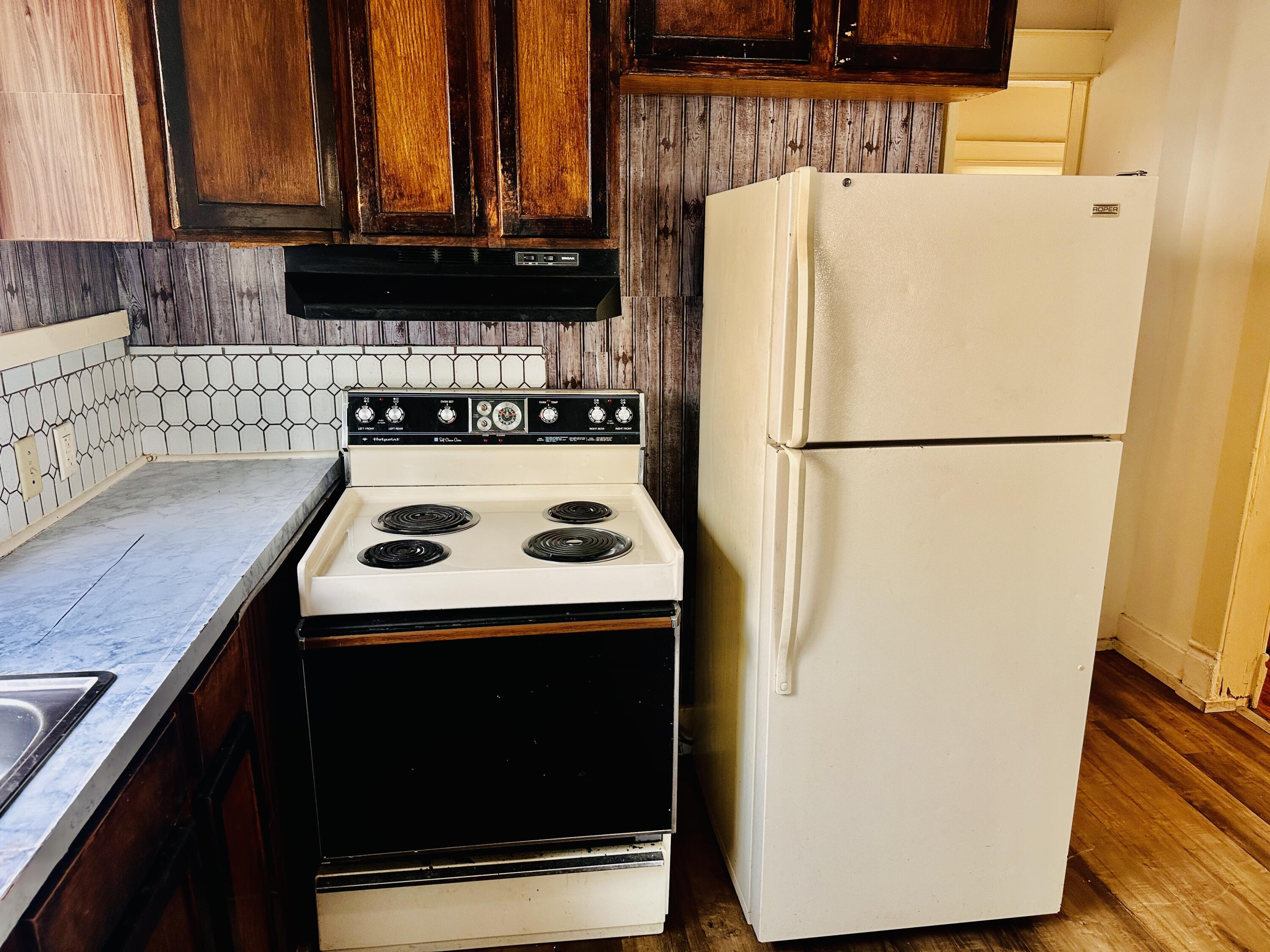 823 Reed Street Kalamazoo, MI 49001 - Photo 8 of 25 1432A022-D078-4350-A38A-5811F2B24B9D