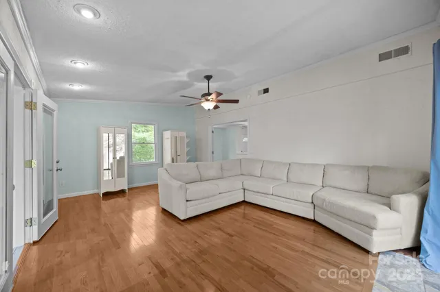 $337,500 | 193 Timberside Drive, Mars Hill, NC 28754