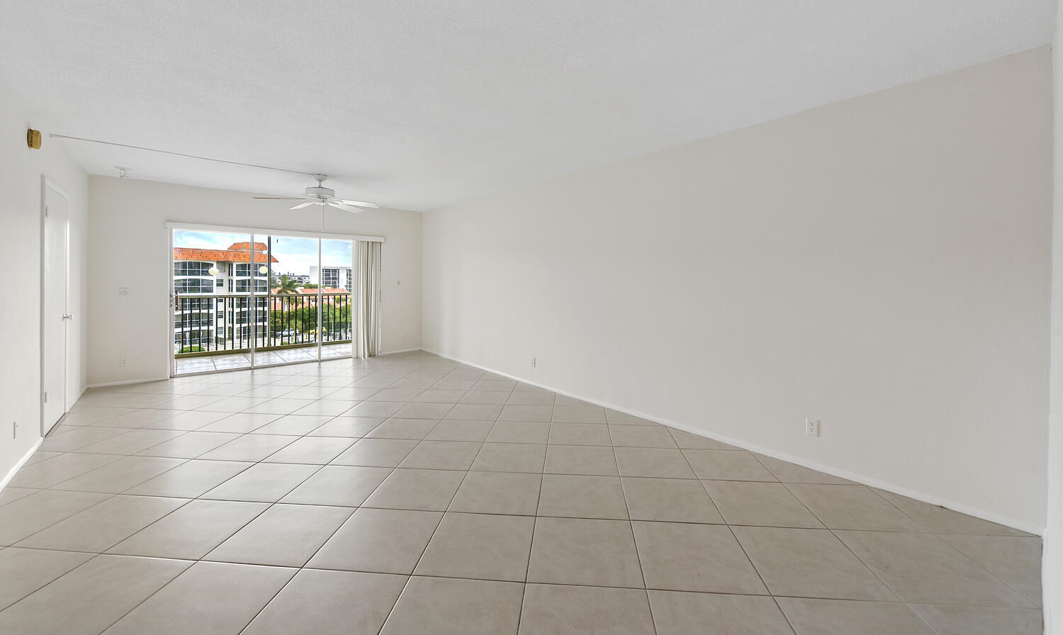 2871 North Ocean Boulevard, Unit F429 Boca Raton, FL 33431 - Photo 7 of 38 a view of an empty room with a window
