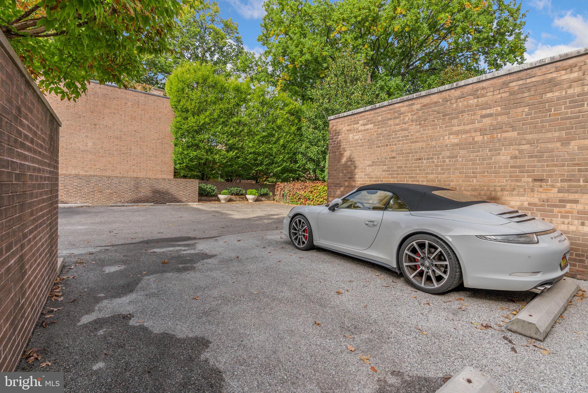 254 South 3rd Street Philadelphia, PA 19106 - Photo 23 of 73 a front view of a house with parking space