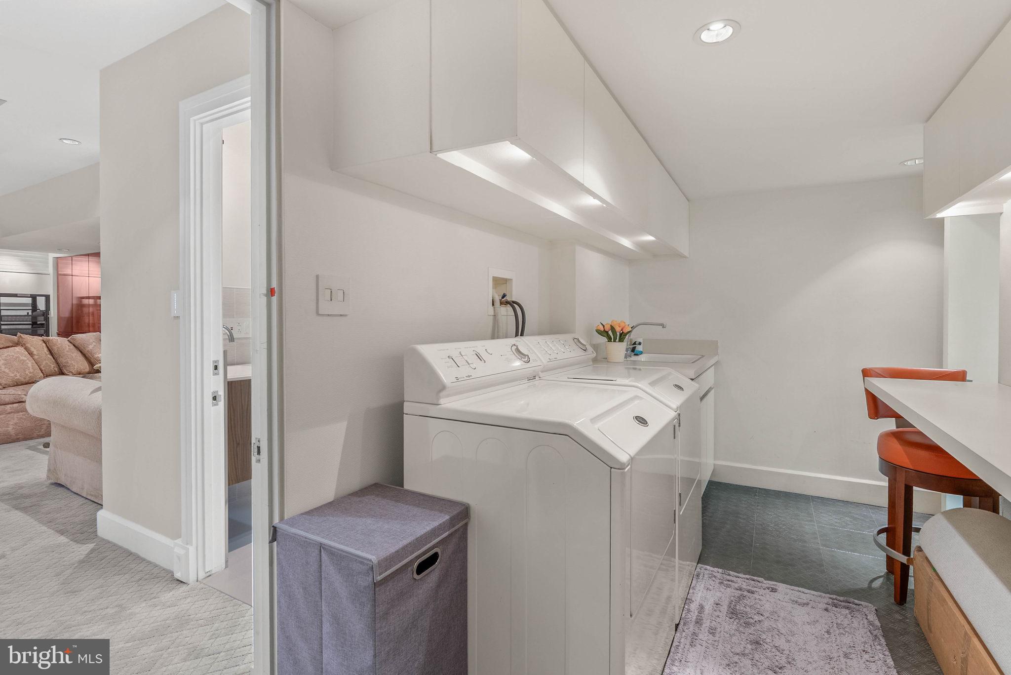 254 South 3rd Street Philadelphia, PA 19106 - Photo 28 of 73 a utility room with dryer and washer