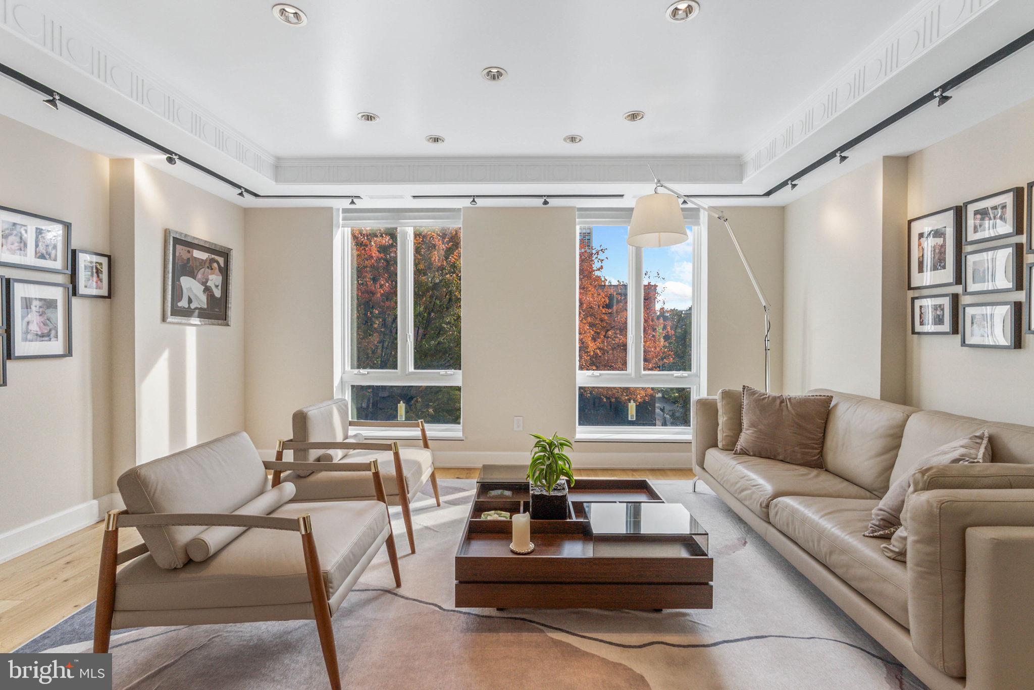 254 South 3rd Street Philadelphia, PA 19106 - Photo 33 of 73 a living room with furniture and large windows