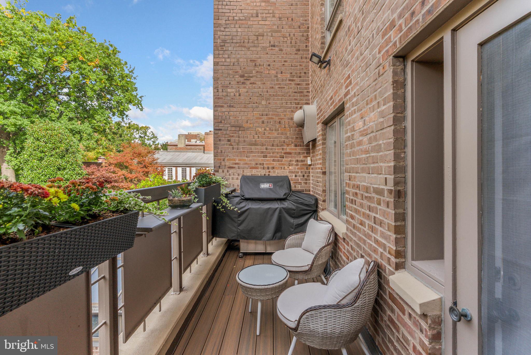 254 South 3rd Street Philadelphia, PA 19106 - Photo 44 of 73 a view of a balcony with chairs