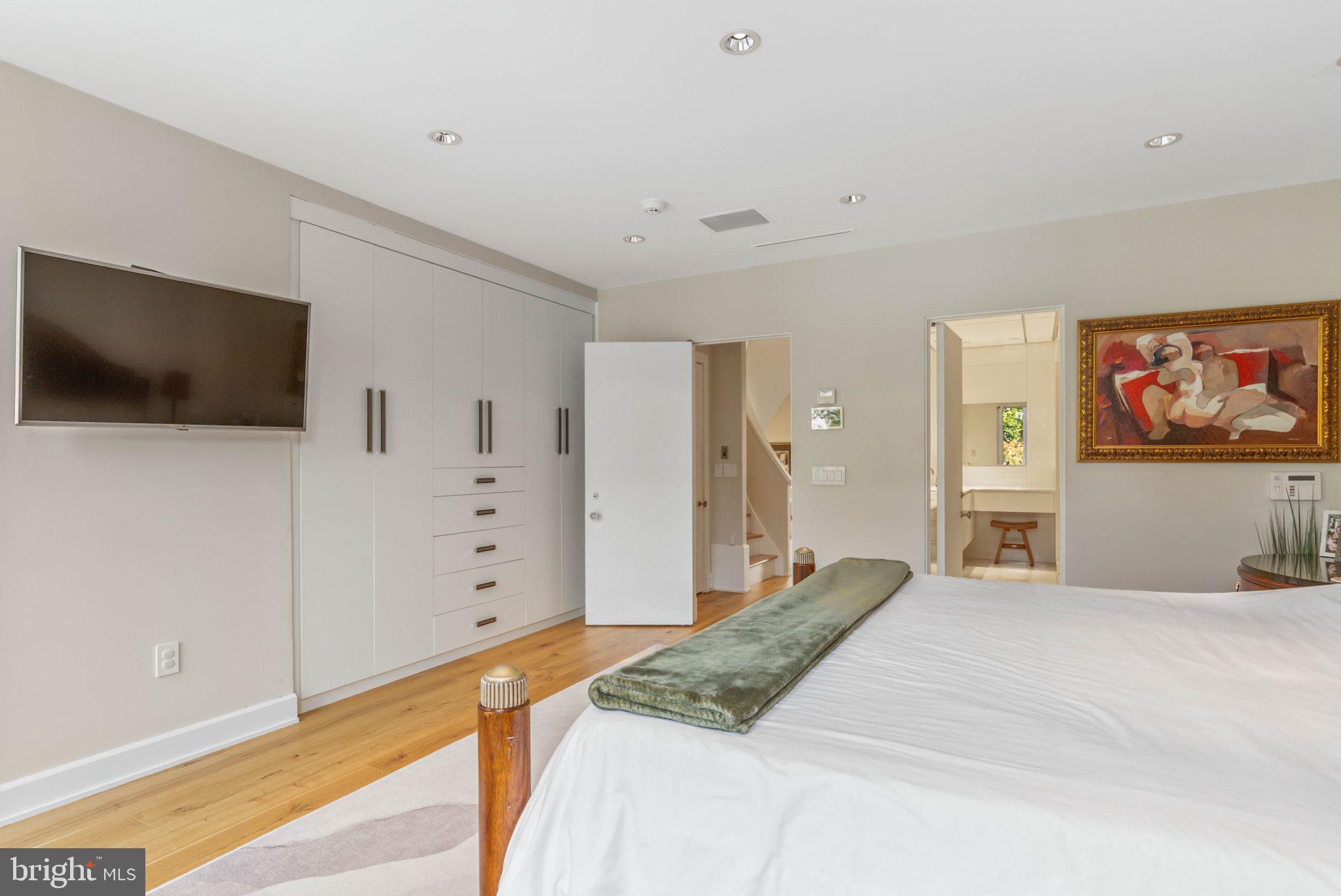 254 South 3rd Street Philadelphia, PA 19106 - Photo 46 of 73 a bedroom with a bed and a flat screen tv