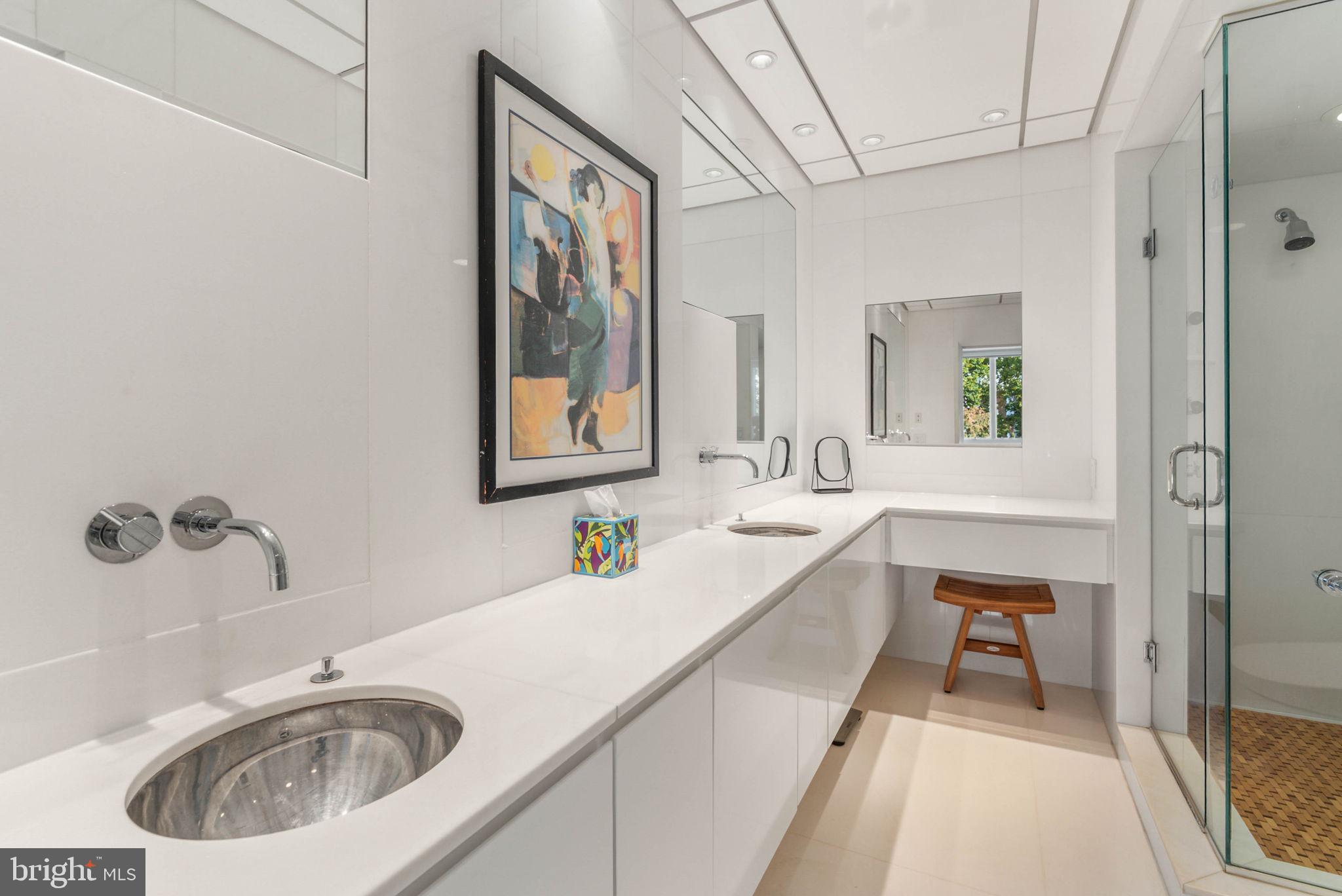 254 South 3rd Street Philadelphia, PA 19106 - Photo 48 of 73 a en suite bathroom with a sink and a bathtub