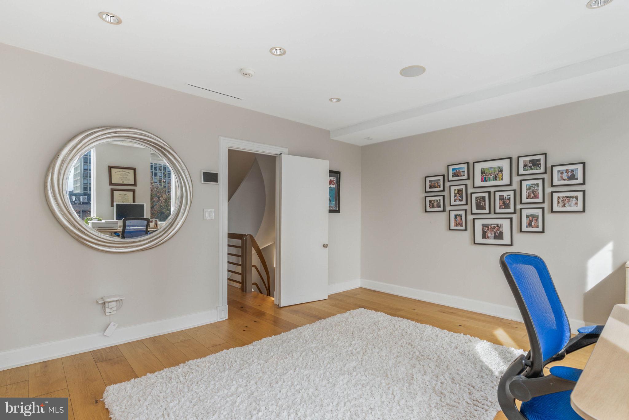 254 South 3rd Street Philadelphia, PA 19106 - Photo 53 of 73 a bedroom with a bed and furniture