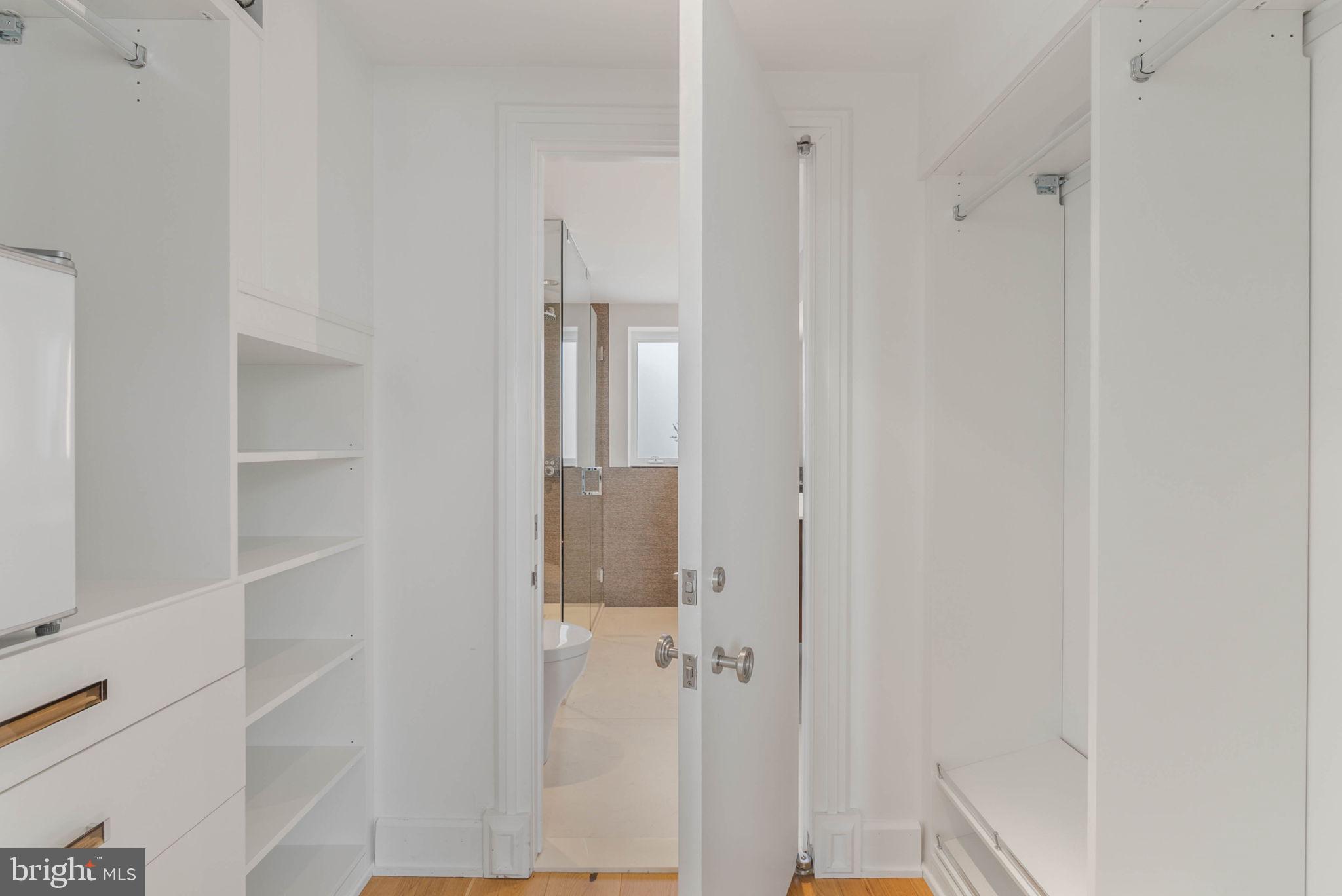 254 South 3rd Street Philadelphia, PA 19106 - Photo 56 of 73 a bathroom with a shower