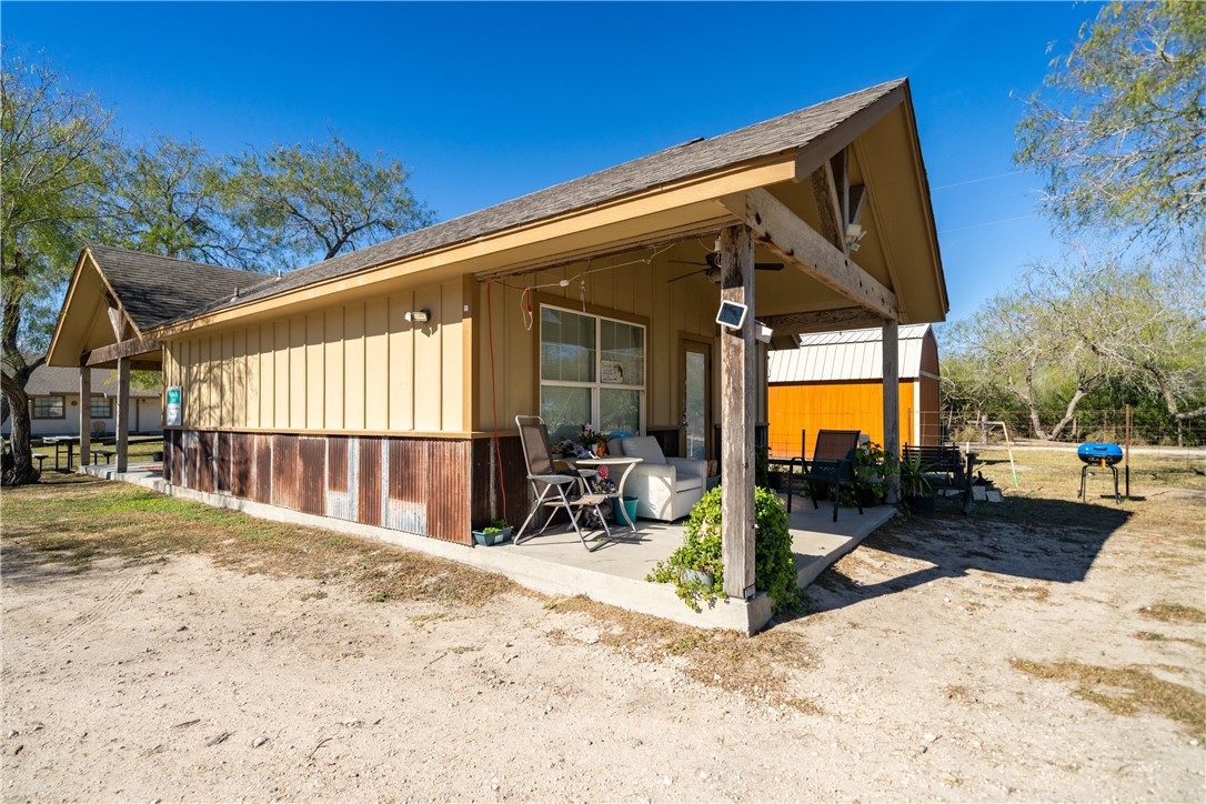 990 East Farm To Market 628 Riviera, TX 78379 - Photo 19 of 37 Building 2 with 4 efficiency rooms with refrigerat