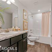 6249 Roxanne Way Biloxi, MS 39532 - Photo 21 of 33 The second of 3 full bathrooms.