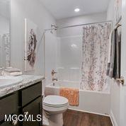 6249 Roxanne Way Biloxi, MS 39532 - Photo 25 of 33 One of 3 full bathrooms.