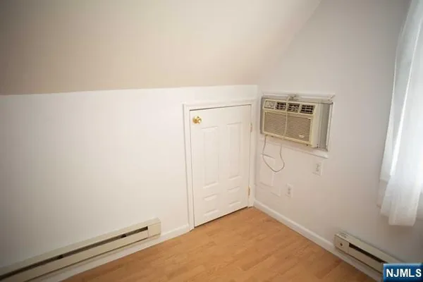 $2,950 | 35 East Place, Lodi, NJ 07644