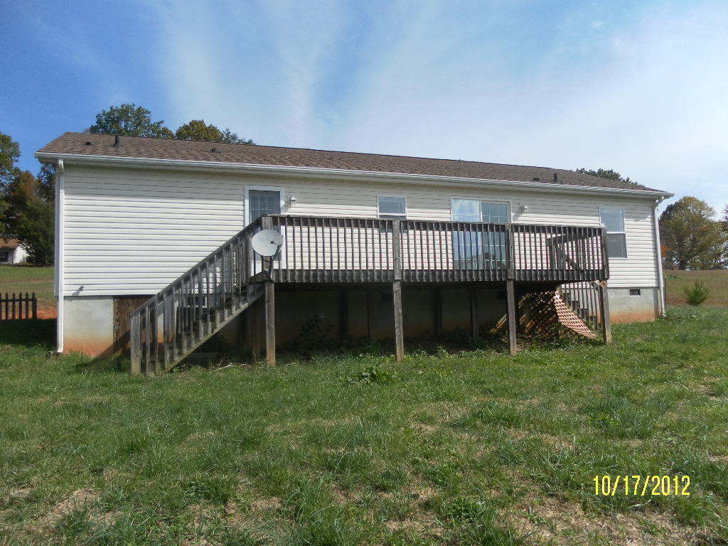 3350 Clark House Farm Road Stuart, VA 24171 - Photo 4 of 17 REAR
