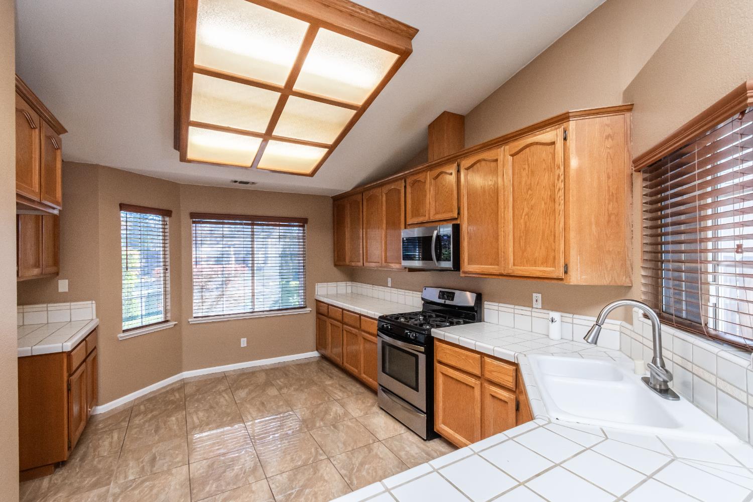 8127 Aztec Way Antelope, CA 95843 - Photo 2 of 53