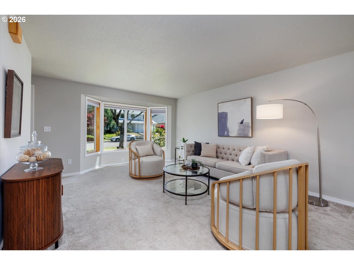 7025 Southwest 174th Avenue Beaverton, OR 97007 - Photo 7 of 38