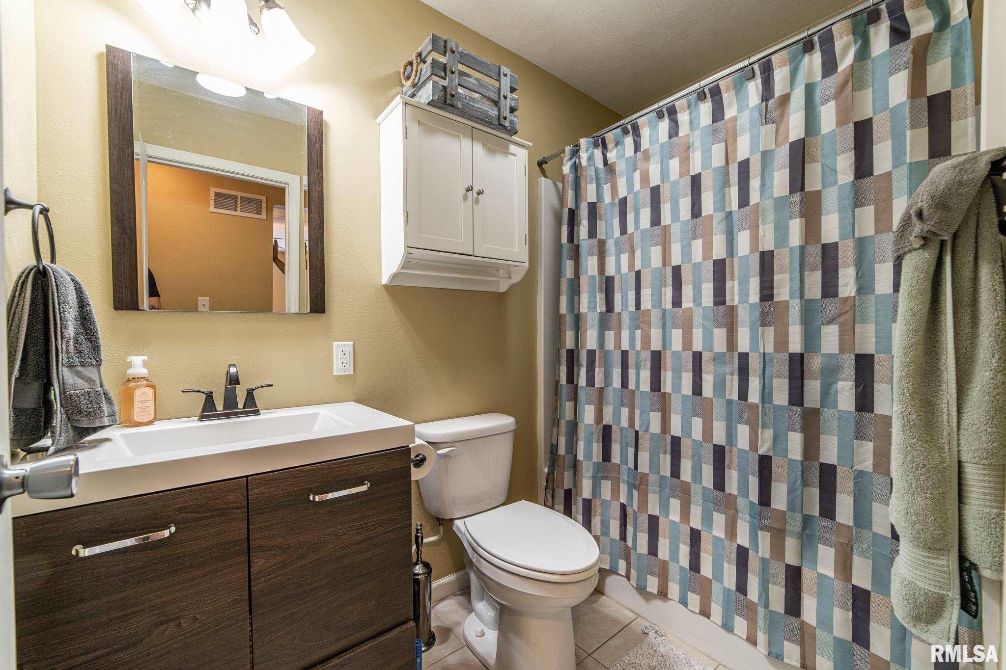 724 Decatur Street Lincoln, IL 62656 - Photo 13 of 17 Gallery Image 13