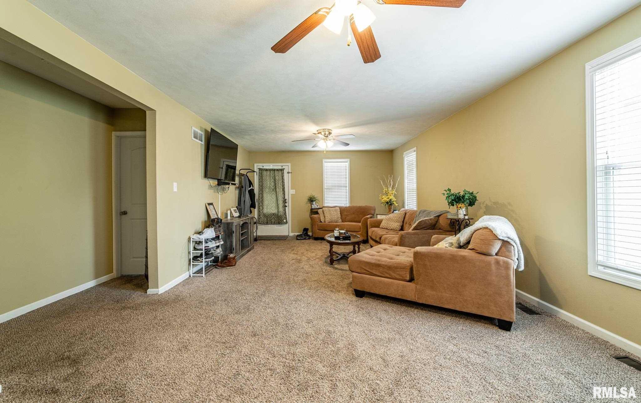 724 Decatur Street Lincoln, IL 62656 - Photo 4 of 17 Gallery Image 4