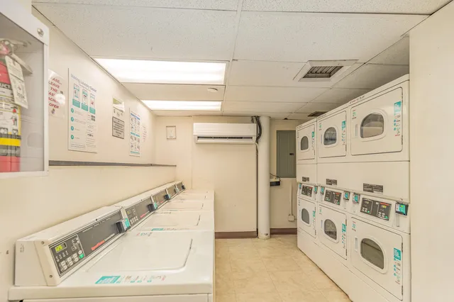 a view of utility room