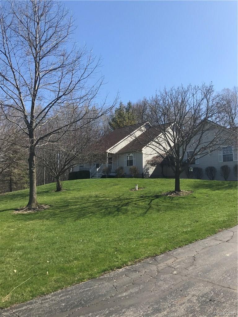 6728 Robb Road Fowlerville, MI 48836 - Photo 3 of 40 35B344FB-A7A1-4336-ACEA-111B3BD9361D.jpeg